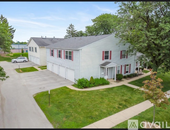 883 Wellington Ave 3 Beds Condo for Rent - Photo gallery 1