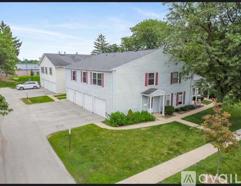 883 Wellington Ave 3 Beds Apartment for Rent