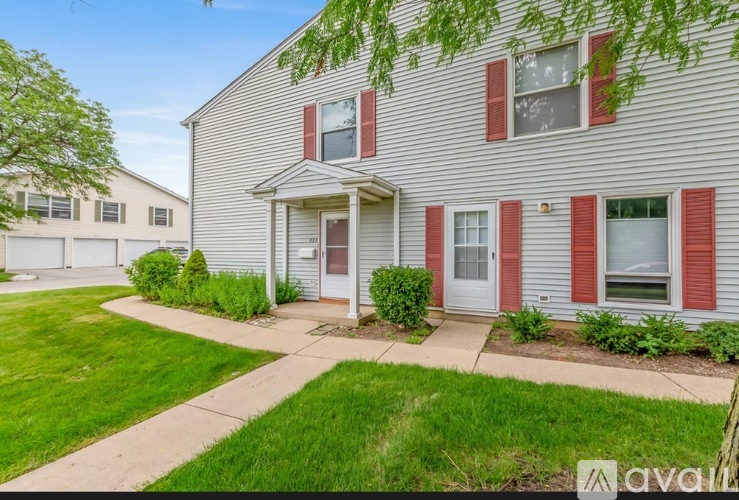 883 Wellington Ave 3 Beds Condo for Rent - Photo gallery 2