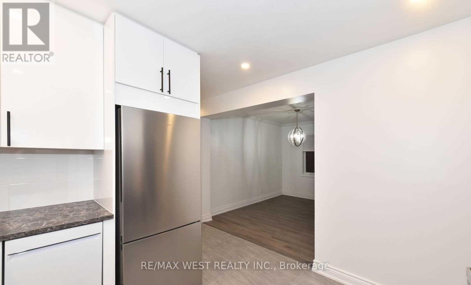 2 bedroom apartment - MAIN - 168 STRATHNAIRN AVENUE Main, Toronto (Beechborough-Greenbrook) 3