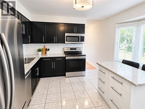 38 ELORA Drive Unit# 38 3 Beds Apartment for Rent