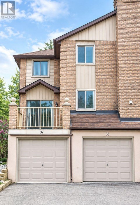 38 - 38 ELORA DRIVE 3 Beds Apartment for Rent