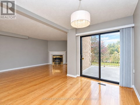 38 - 38 ELORA DRIVE 3 Beds Apartment for Rent