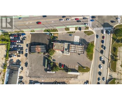 A parking lot with cars and a building in the background.
