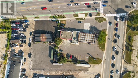 A parking lot with cars and a building in the background.