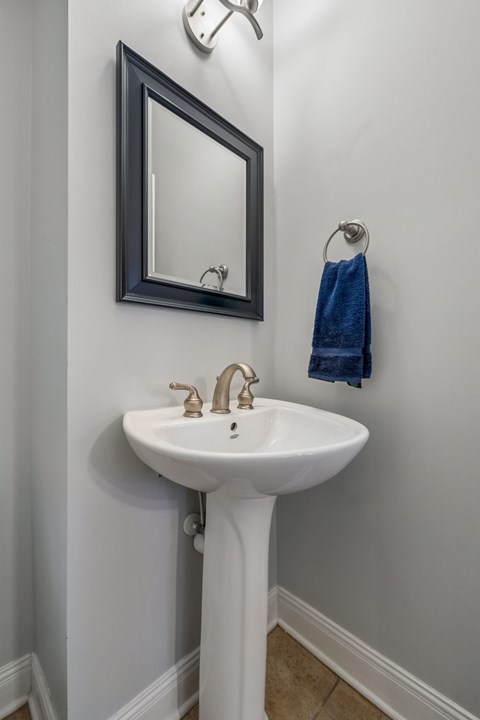 718 4Th Avenue North 2 Beds Apartment for Rent