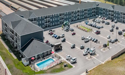 A large building with a parking lot in front of it.