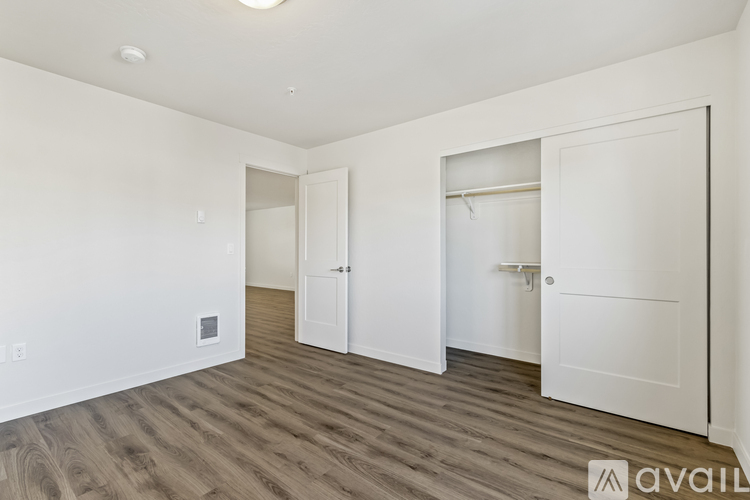 304 E RR Ave 2 Beds Apartment for Rent - Photo gallery 4