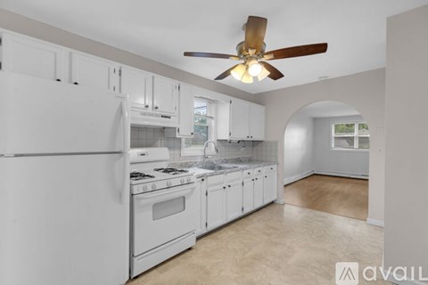 15 Peak Avenue 2 Beds Apartment for Rent