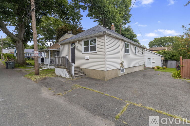 15 Peak Avenue 2 Beds Single Family Home for Rent - Photo gallery 2