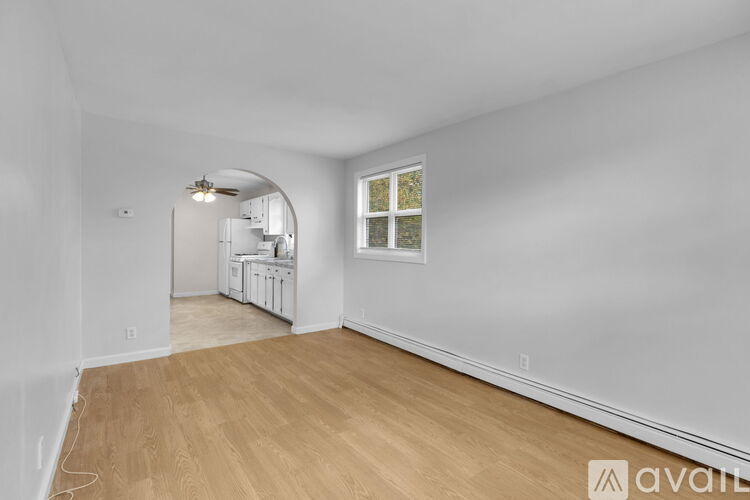 15 Peak Avenue 2 Beds Single Family Home for Rent - Photo gallery 4