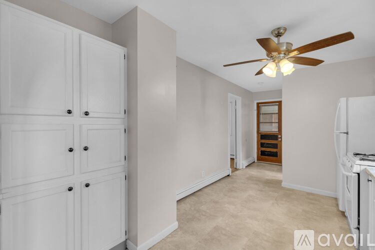 15 Peak Avenue 2 Beds Single Family Home for Rent - Photo gallery 5