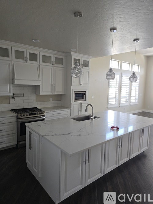 2884 Northwest 13th Street 4 Beds Single Family Home for Rent - Photo gallery 3
