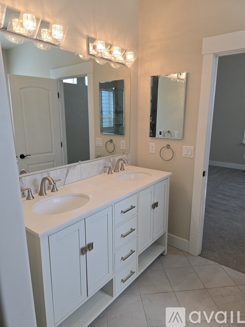 2884 Northwest 13th Street 4 Beds Single Family Home for Rent - Photo gallery 5