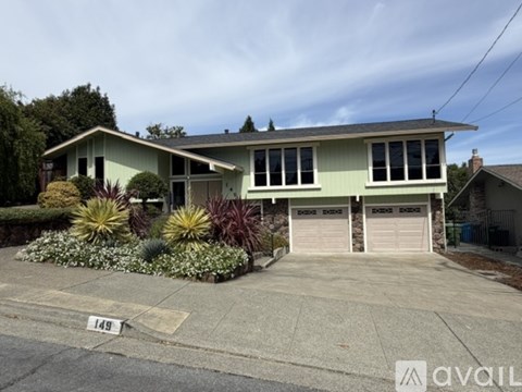 149 Olive St 3 Beds Apartment for Rent