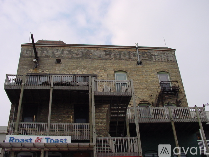 A building with a sign that says "Roast & Toast".