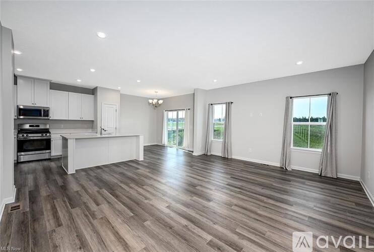 158 Topsail 3 Beds Apartment for Rent - Photo gallery 4