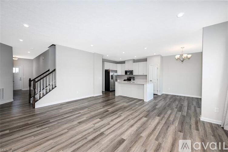 158 Topsail 3 Beds Apartment for Rent - Photo gallery 5
