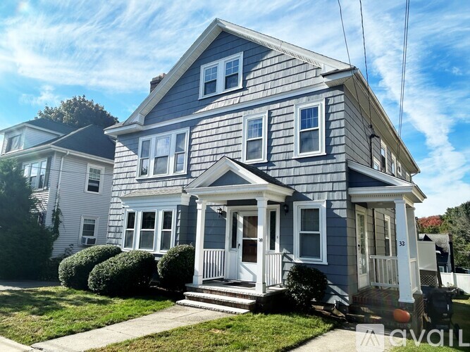 32 Sanborn Ave 3 Beds Apartment for Rent - Photo gallery 1