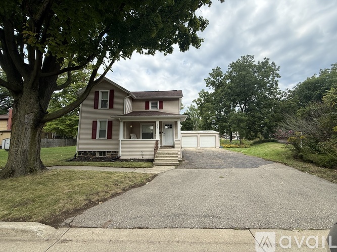 107 South Berrien Street 3 Beds Single Family Home for Rent - Photo gallery 1