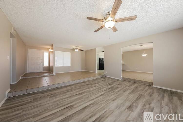 4549 W Seldon Ln 3 Beds Single Family Home for Rent - Photo gallery 5