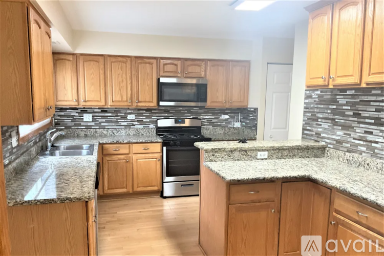 348 Huntington Way 5 Beds Single Family Home for Rent - Photo gallery 5