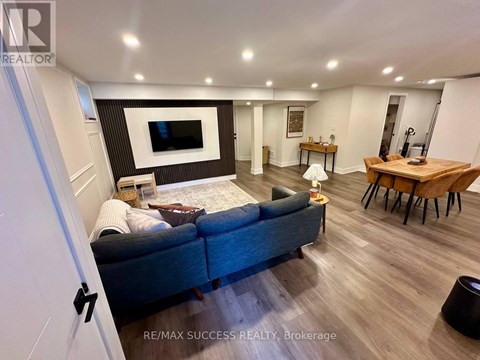 LOWER UNIT - 566 YATES DRIVE 2 Beds Apartment for Rent