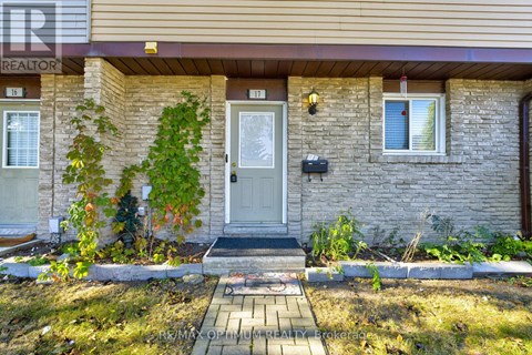17 - 45 HANSEN ROAD N 4 Beds Apartment for Rent