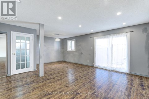 17 - 45 HANSEN ROAD N 4 Beds Apartment for Rent