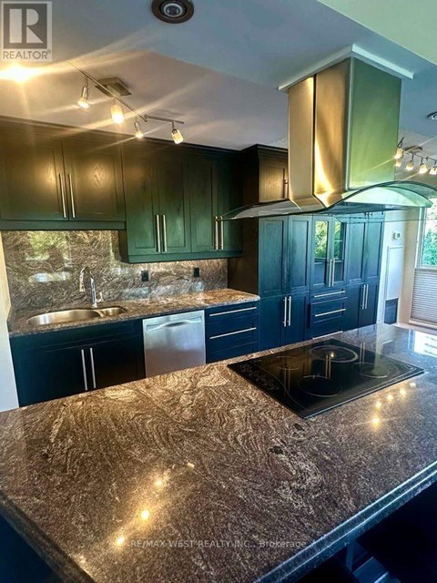 314 - 2261 LAKE SHORE BOULEVARD W 3 Beds Apartment for Rent