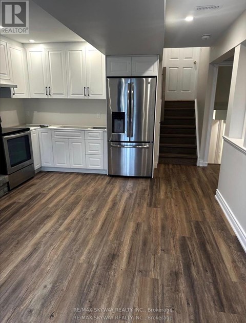 BSMT - 535 APPLEDALE CRESCENT 4 Beds Apartment for Rent