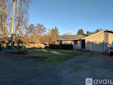 305 SE Atwood Ave 2 Beds Apartment for Rent