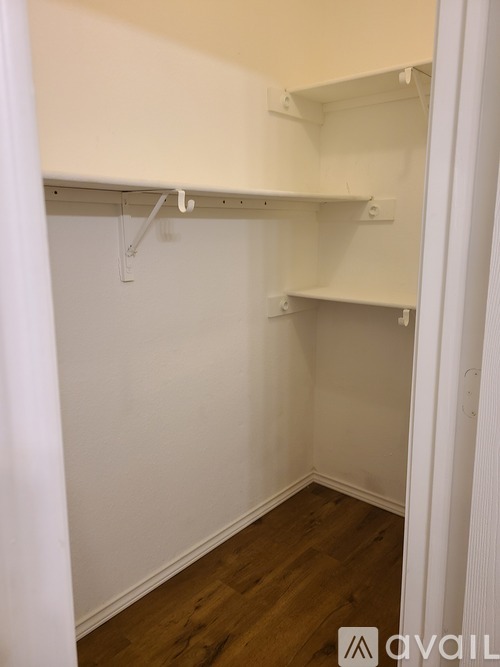 406 Red Bud Lane 3 Beds Single Family Home for Rent - Photo gallery 4
