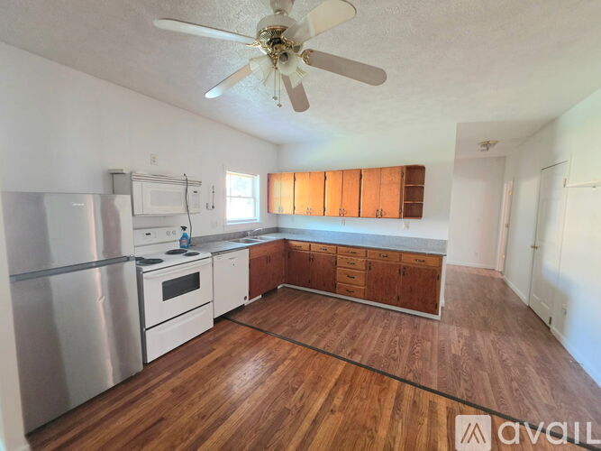 321 E College St 4 Beds Apartment for Rent - Photo gallery 3