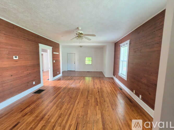 321 E College St 4 Beds Apartment for Rent - Photo gallery 4