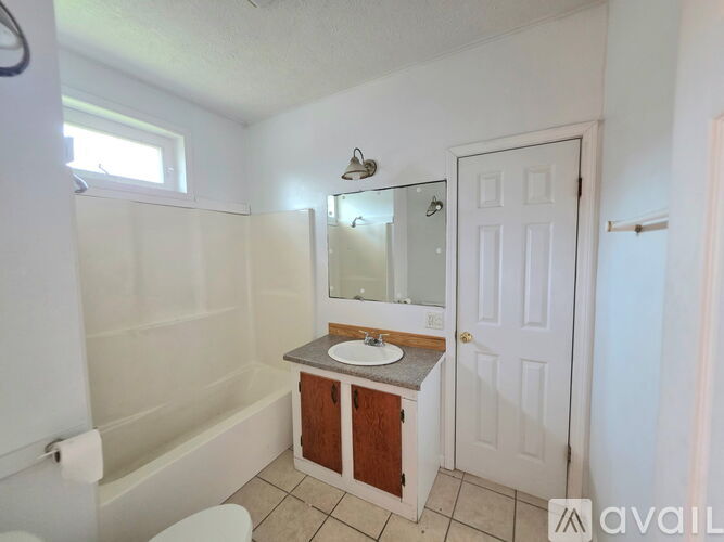 321 E College St 4 Beds Apartment for Rent - Photo gallery 5