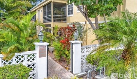 305 SE 11Th Ave 3 Beds Apartment for Rent