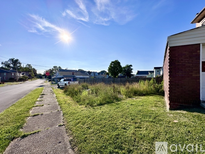 1326 E Washington St 4 Beds Single Family Home for Rent - Photo gallery 5