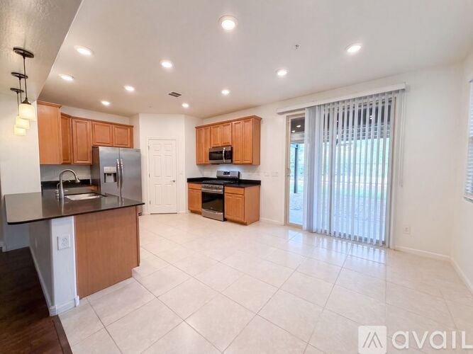 2552 N 212th Dr 4 Beds Single Family Home for Rent - Photo gallery 3