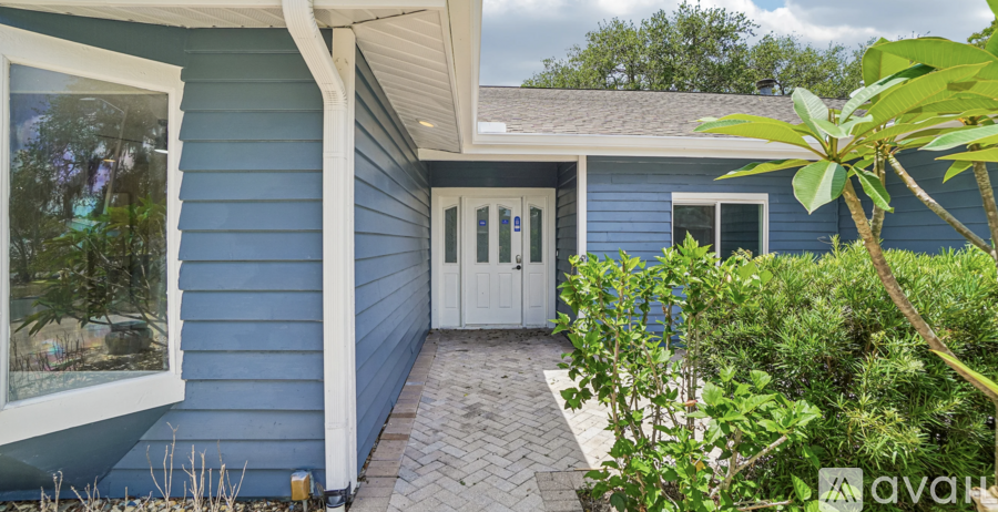 5608 Executive Dr 4 Beds Single Family Home for Rent - Photo gallery 2