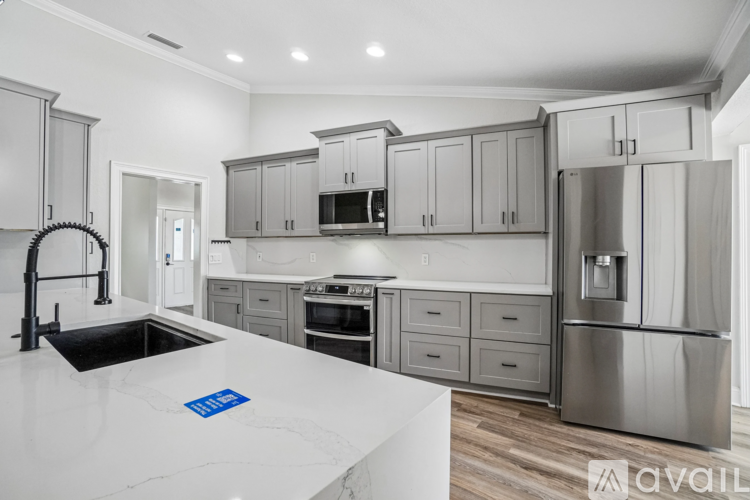 5608 Executive Dr 4 Beds Single Family Home for Rent - Photo gallery 4
