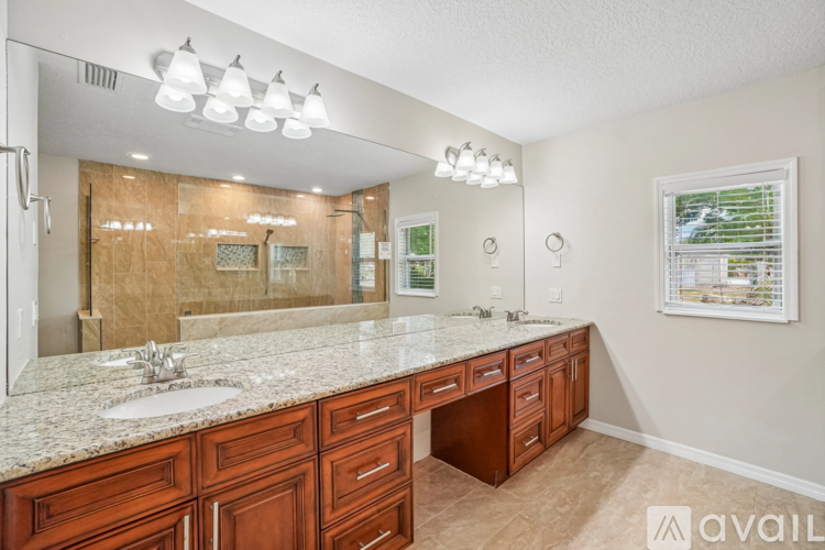 5608 Executive Dr 4 Beds Single Family Home for Rent - Photo gallery 5