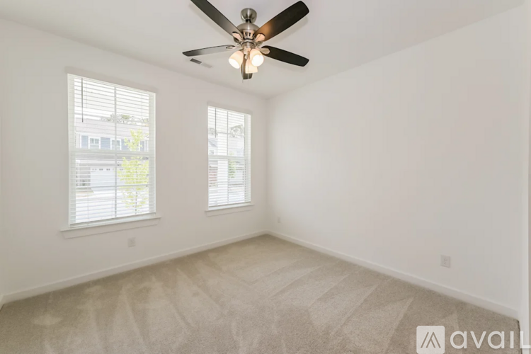 207 Crown Gardens CT 5 Beds Single Family Home for Rent - Photo gallery 3