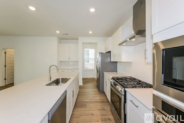 207 Crown Gardens CT 5 Beds Single Family Home for Rent - Photo gallery 5