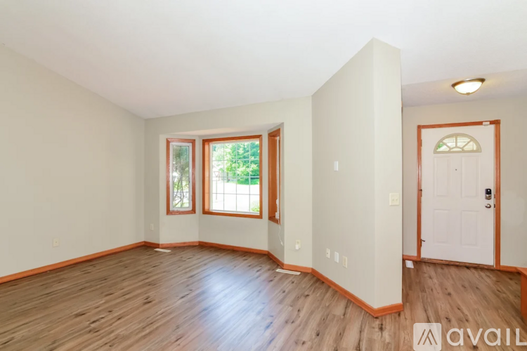 931 118th Ln NE 5 Beds Single Family Home for Rent - Photo gallery 2