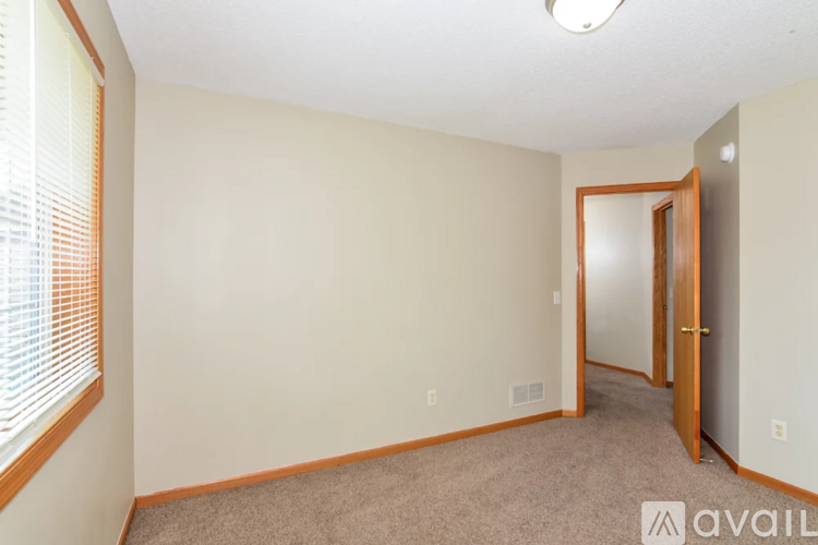 931 118th Ln NE 5 Beds Single Family Home for Rent - Photo gallery 3