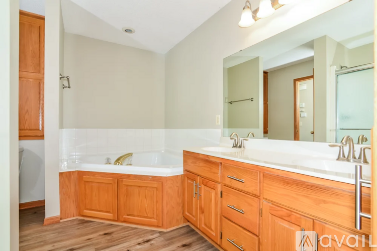 931 118th Ln NE 5 Beds Single Family Home for Rent - Photo gallery 4