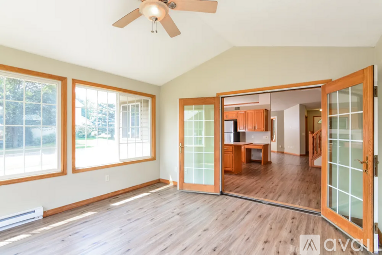 931 118th Ln NE 5 Beds Single Family Home for Rent - Photo gallery 5