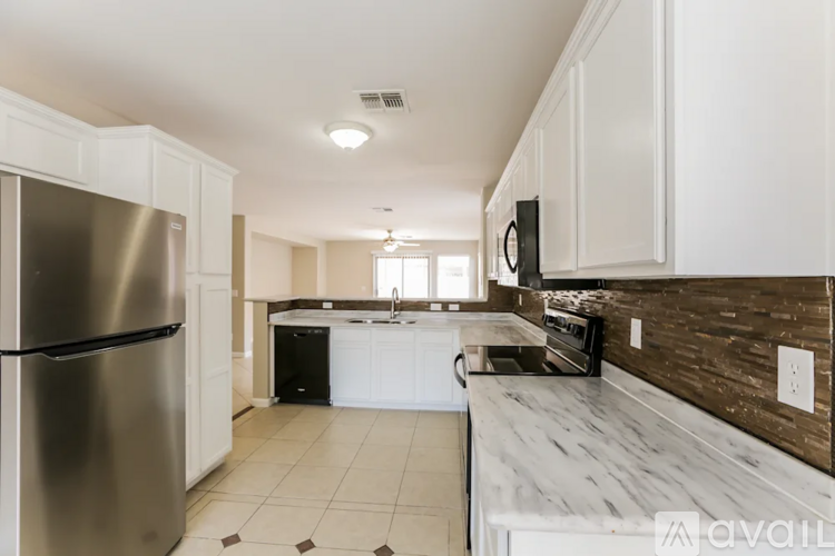 2034 S 83Rd Lane 4 Beds Single Family Home for Rent - Photo gallery 2