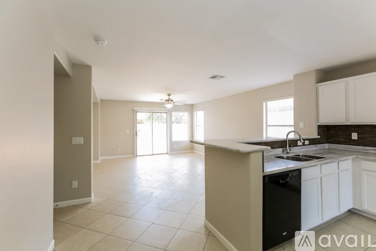 2034 S 83Rd Lane 4 Beds Single Family Home for Rent - Photo gallery 3